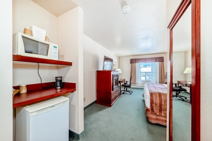 grande cache inn & suites king executive room