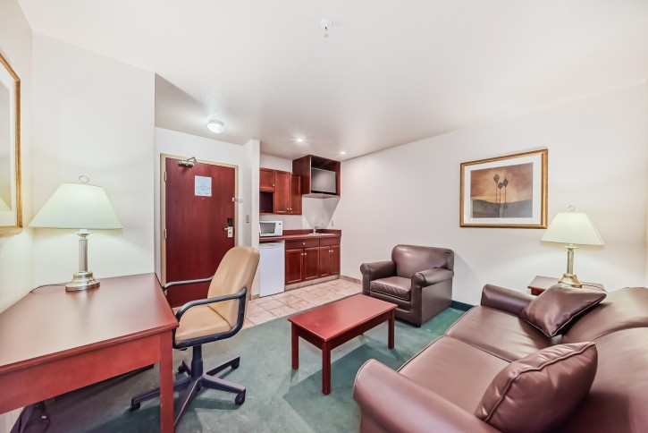 grande cache inn & suites executive business queen suite