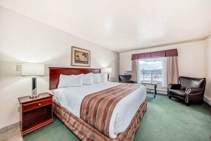 grande cache inn & suites king jacuzzi executive room