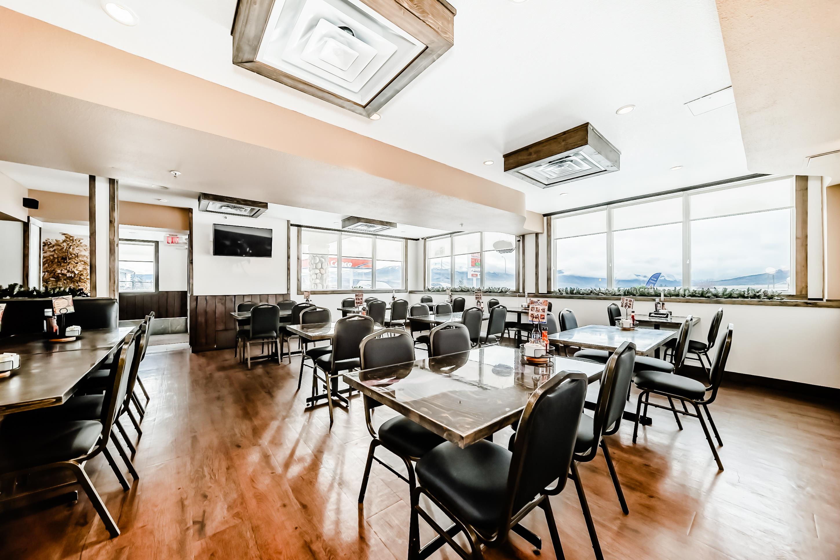 grande cache inn dining