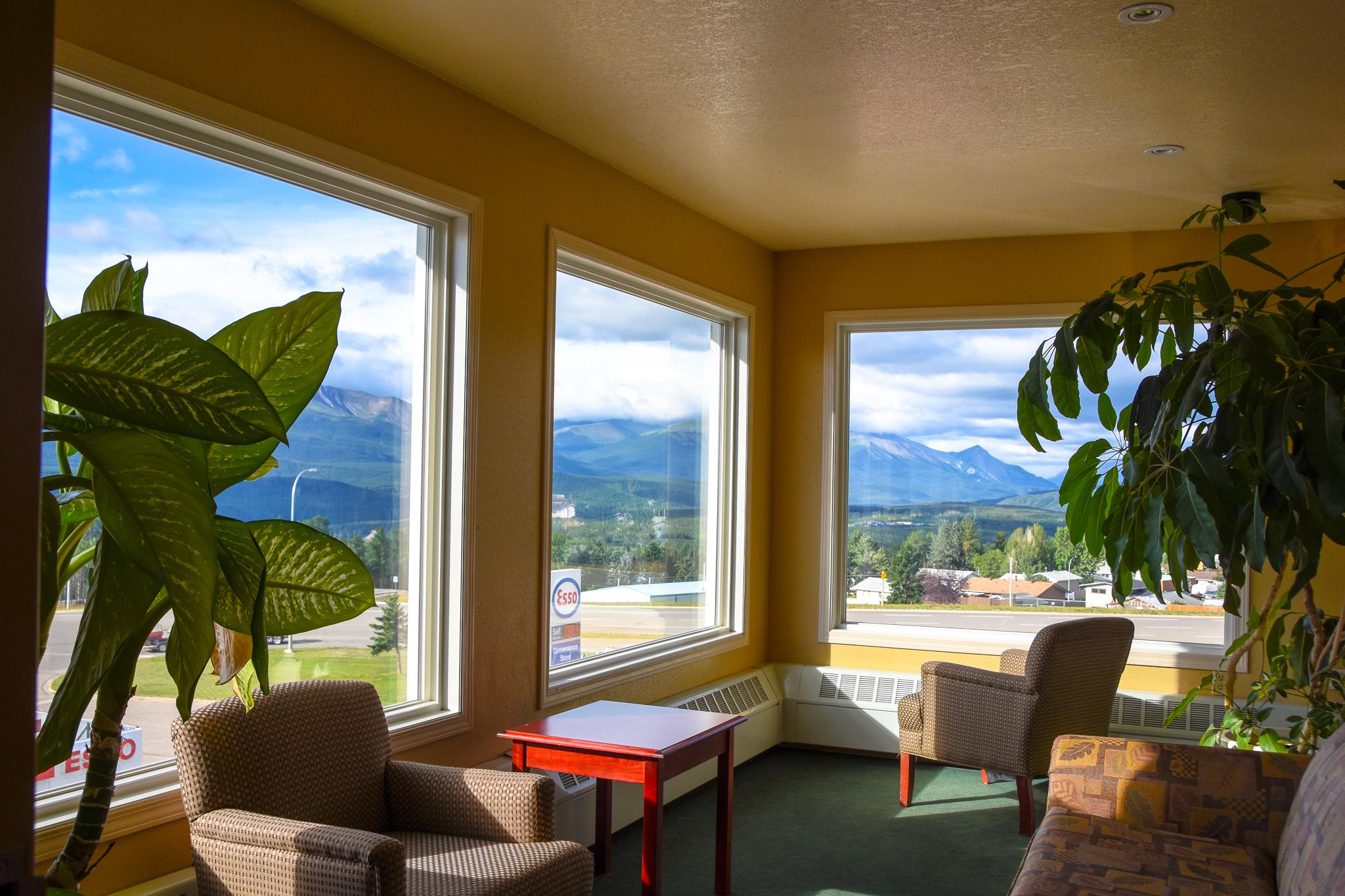 grande cache inn & suites